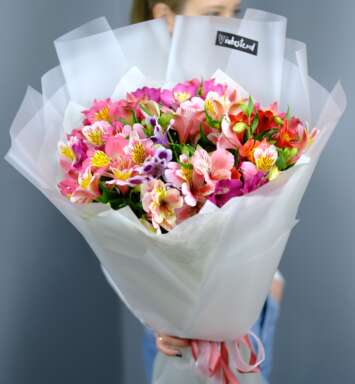 Buchet cu 19 fire de alstroemerii multicolore