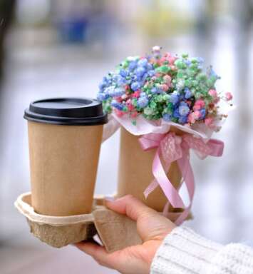 Cafea si Flori de Dimineata