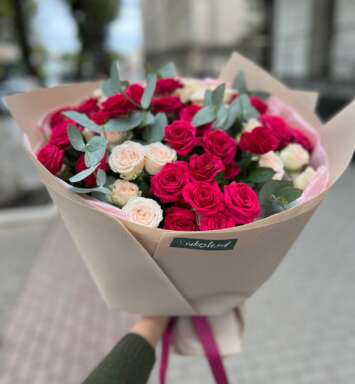 Buchet cu trandafiri crengute Roz (15 fire)