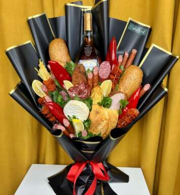 Buchet barbatesc cu coniac si mezeluri